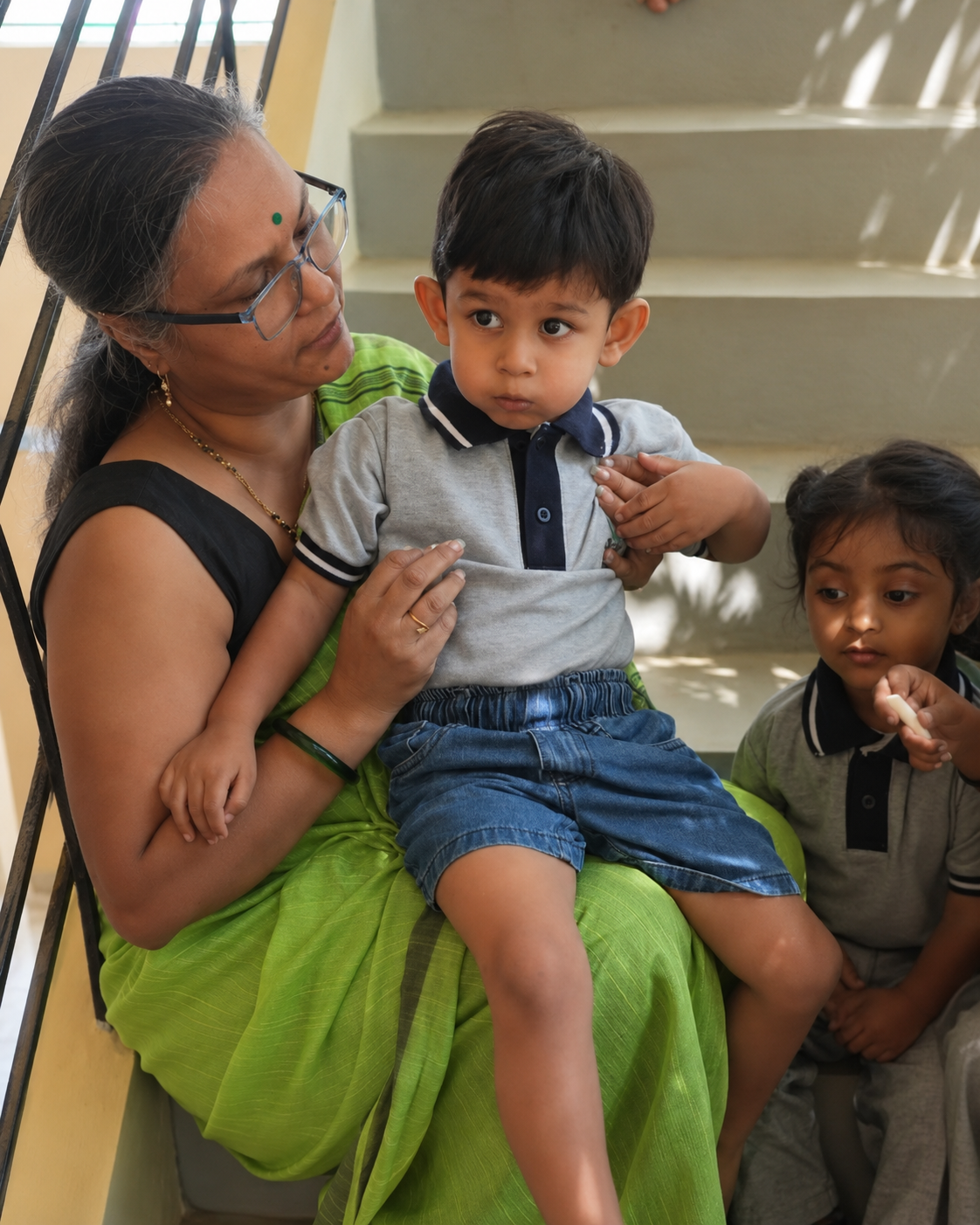 Arka educator reassuring a child